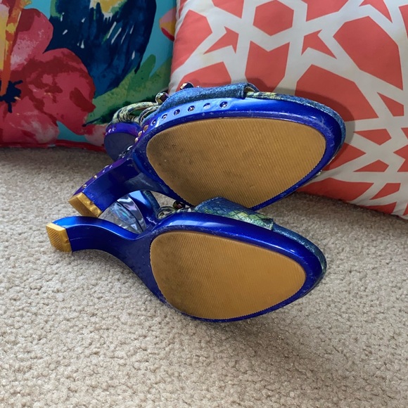 Blue Abstract Heels - Picture 7 of 10